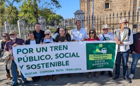 La Plataforma por el Tren Costa Noroeste se concentra frente al Parlamento de Andalucía La Plataforma por el Tren Costa Noroeste se concentra frente al Parlamento de Andalucía Verdes Equo Andalucía
