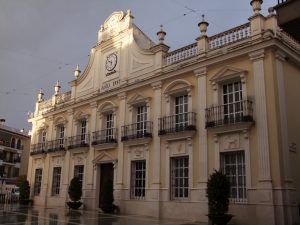 Sobre el que arroja la botella y esconde la mano Sobre el que arroja la botella y esconde la mano Verdes Equo Andalucía