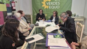 Reunión de la plataforma por el tren Costa Noroeste y la diputada de Sumar, Esther Gil de Reboleño Verdes Equo Andalucía