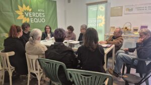 Reunión de la plataforma por el tren Costa Noroeste y la diputada de Sumar, Esther Gil de Reboleño Verdes Equo Andalucía
