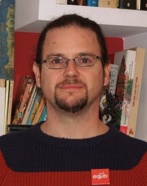 EQUO Rota Verdes instala colilleros en la playa EQUO Rota Verdes instala colilleros en la playa Verdes Equo Andalucía