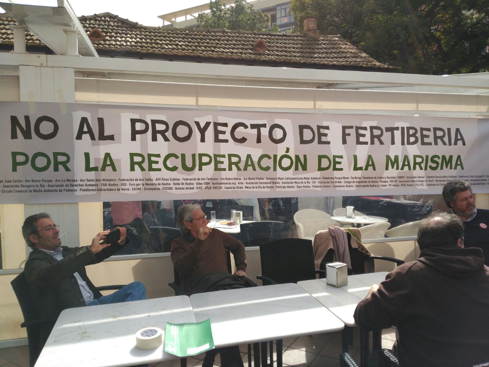 Foto de EQUO ante los fosfoyesos en Huelva y Fertiberia