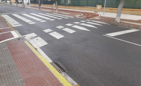 Verdes EQUO Rota en contra del doble sentido en la Avenida de la Diputación Verdes EQUO Rota en contra del doble sentido en la Avenida de la Diputación Verdes Equo Andalucía