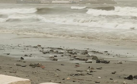 Uso de materiales peligrosos en la playa de San Andrés Verdes Equo Andalucía