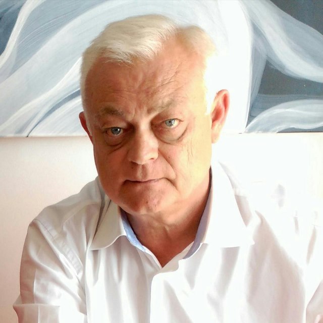 EQUO Rota Verdes instala colilleros en la playa Verdes Equo Andalucía