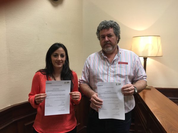 Concentración contra el derribo del teatro de verano de Puerto Real Verdes Equo Andalucía